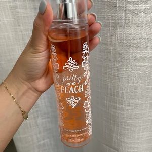 Bath & body works peach body spray 🍑